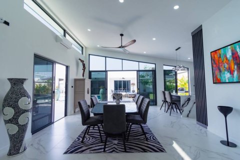 Villa in Pran Buri, Thailand 5 bedrooms № 176787 - photo 10