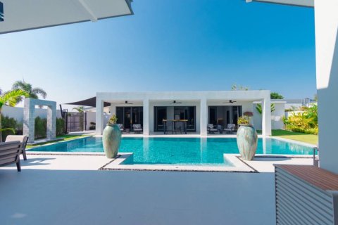 Villa in Pran Buri, Thailand 5 bedrooms № 176787