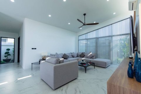Villa in Pran Buri, Thailand 5 bedrooms № 176787 - photo 5