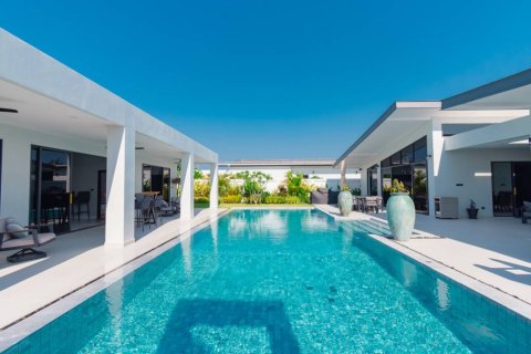 Villa in Pran Buri, Thailand 5 bedrooms № 176787 - photo 3
