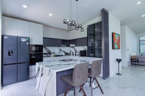Villa in Pran Buri, Thailand 5 bedrooms № 176787 - photo 7