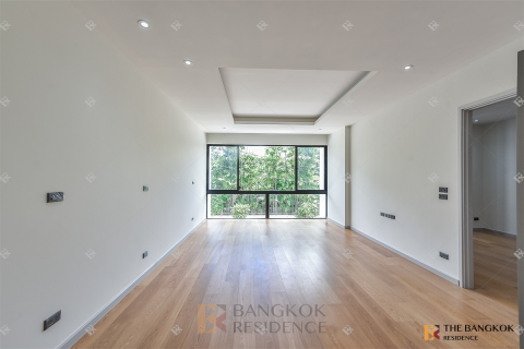 House in Bangkok, Thailand 4 bedrooms № 189114
