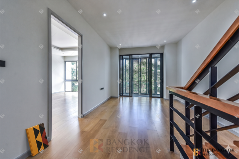 House in Bangkok, Thailand 4 bedrooms № 189114