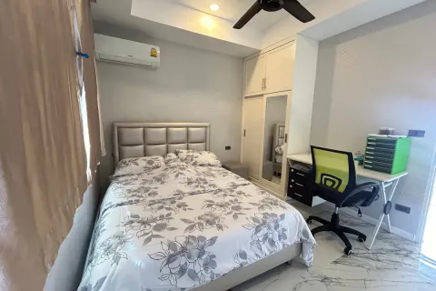 Casa de 4 dormitorios en Pattaya, Tailandia № 211516 - foto 17