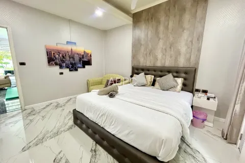 Casa de 4 dormitorios en Pattaya, Tailandia № 211516 - foto 11
