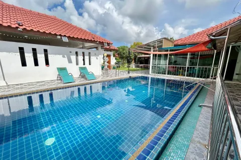 Casa de 4 dormitorios en Pattaya, Tailandia № 211516 - foto 12