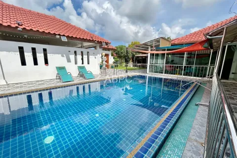 House in Pattaya, Thailand 4 bedrooms № 211516