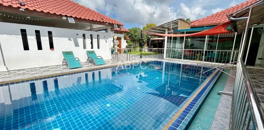 Casa de 4 dormitorios en Pattaya, Tailandia № 211516