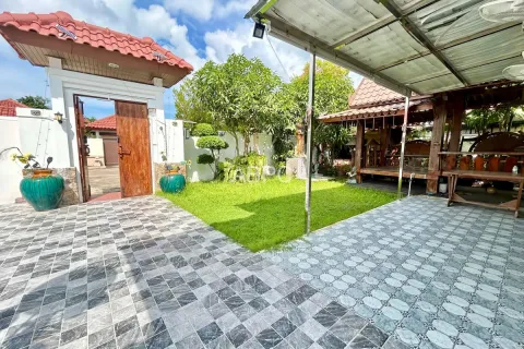 Casa de 4 dormitorios en Pattaya, Tailandia № 211516 - foto 9