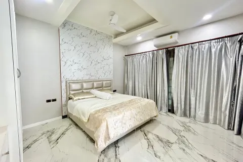 Casa de 4 dormitorios en Pattaya, Tailandia № 211516 - foto 13