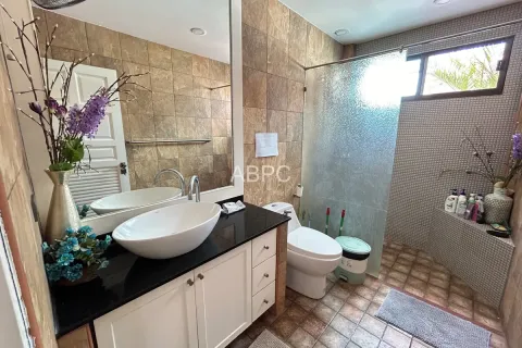 Casa de 4 dormitorios en Pattaya, Tailandia № 211516 - foto 8