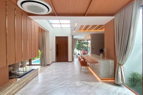 Chalet de 5 dormitorios en Pattaya, Tailandia № 170341 - foto 6