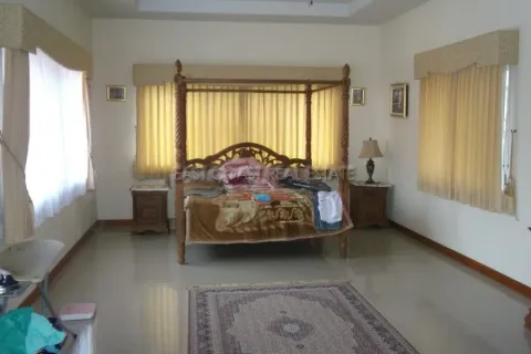 Casa de 4 dormitorios en Pattaya, Tailandia № 212624 - foto 8