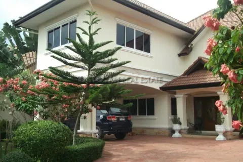 Casa de 4 dormitorios en Pattaya, Tailandia № 212624 - foto 5