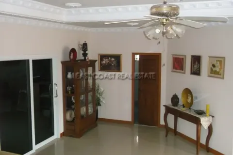 Casa de 4 dormitorios en Pattaya, Tailandia № 212624 - foto 11