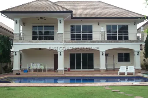 Casa de 4 dormitorios en Pattaya, Tailandia № 212624 - foto 13