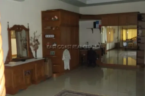 Casa de 4 dormitorios en Pattaya, Tailandia № 212624 - foto 9