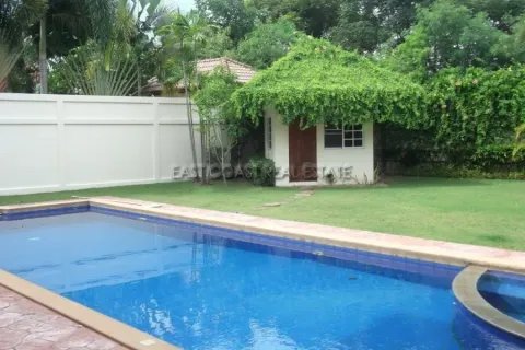 Casa de 4 dormitorios en Pattaya, Tailandia № 212624 - foto 3