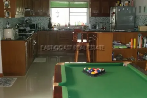 Casa de 4 dormitorios en Pattaya, Tailandia № 212624 - foto 16