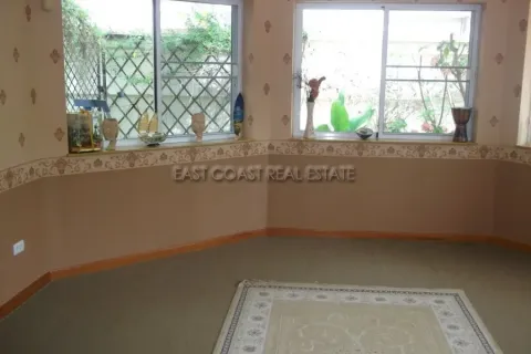 Casa de 4 dormitorios en Pattaya, Tailandia № 212624 - foto 15