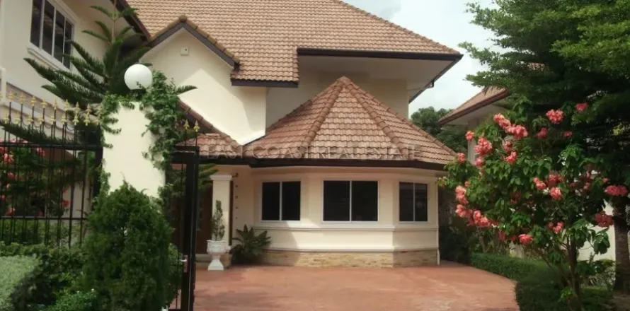 Casa de 4 dormitorios en Pattaya, Tailandia № 212624