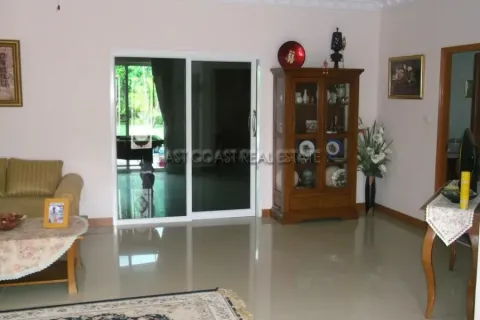 Casa de 4 dormitorios en Pattaya, Tailandia № 212624 - foto 19