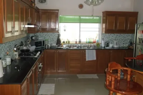 Casa de 4 dormitorios en Pattaya, Tailandia № 212624 - foto 18