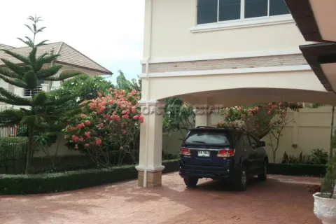 Casa de 4 dormitorios en Pattaya, Tailandia № 212624 - foto 4