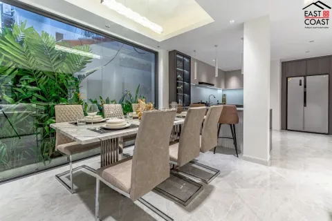Casa de 5 dormitorios en Jomtien Beach, Pattaya, Tailandia № 212623 - foto 4