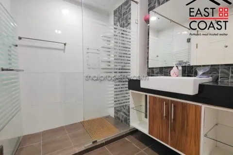 Condominio de 2 dormitorios en Jomtien Beach, Pattaya, Tailandia № 212620 - foto 17