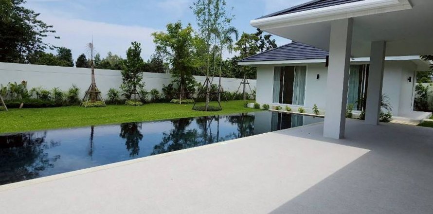 Villa in Chiang Mai, Thailand 5 bedrooms № 133370