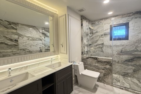 Condo à Pathum Wan, Bangkok, Thaïlande, 2 chambres  № 164650 - photo 27