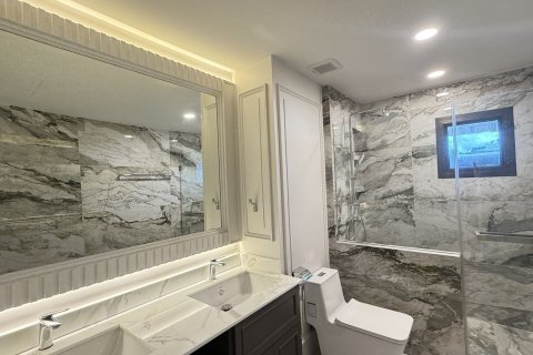 Condo à Pathum Wan, Bangkok, Thaïlande, 2 chambres  № 164650 - photo 28