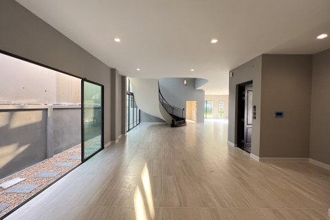 Дом в Кханнаяу, Бангкок, Таиланд с 5 спальнями № 148041 - фото 4