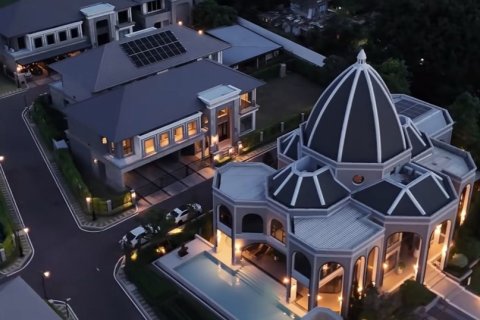 Дом в Кханнаяу, Бангкок, Таиланд с 5 спальнями № 148041 - фото 1