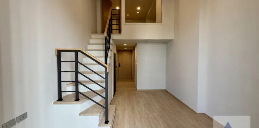 Duplex in Bang Rak, Bangkok, Thailand 1 Schlafzimmer № 218896