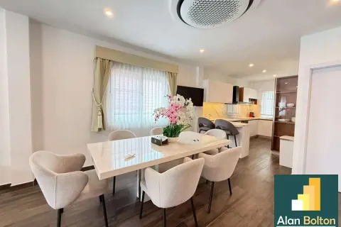 Casa de 3 dormitorios en Pattaya, Tailandia № 210887 - foto 11