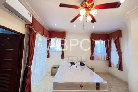 Casa de 5 dormitorios en Pattaya, Tailandia № 210882 - foto 4