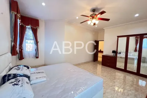 Casa de 5 dormitorios en Pattaya, Tailandia № 210882 - foto 25
