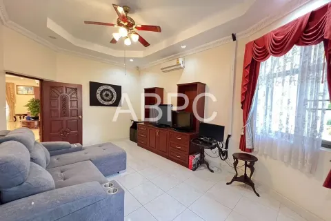 Casa de 5 dormitorios en Pattaya, Tailandia № 210882 - foto 22