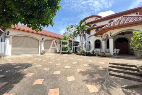 Casa de 5 dormitorios en Pattaya, Tailandia № 210882 - foto 7