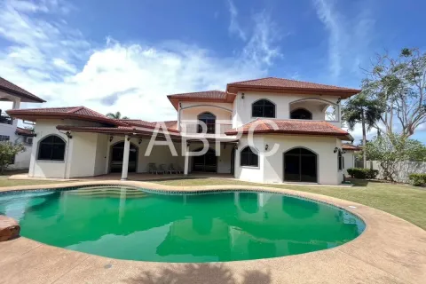 Casa de 5 dormitorios en Pattaya, Tailandia № 210882 - foto 14