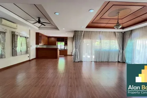 Casa de 3 dormitorios en Pattaya, Tailandia № 210883 - foto 4
