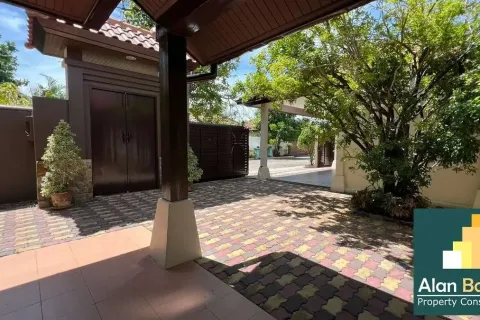 Casa de 3 dormitorios en Pattaya, Tailandia № 210883 - foto 3
