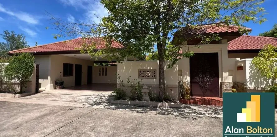 Casa de 3 dormitorios en Pattaya, Tailandia № 210883