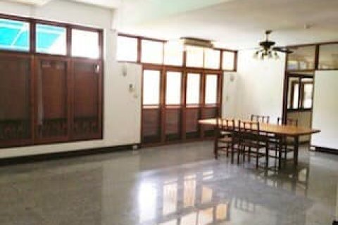House in Bangkok, Thailand 6 bedrooms № 157559 - photo 12