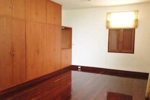 House in Bangkok, Thailand 6 bedrooms № 157559 - photo 3
