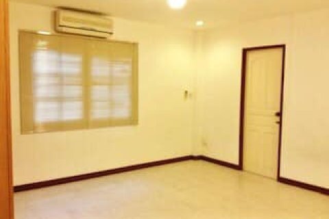 House in Bangkok, Thailand 6 bedrooms № 157559 - photo 5