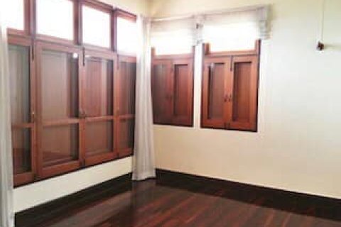 House in Bangkok, Thailand 6 bedrooms № 157559 - photo 2