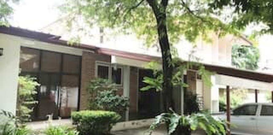House in Bangkok, Thailand 6 bedrooms № 157559